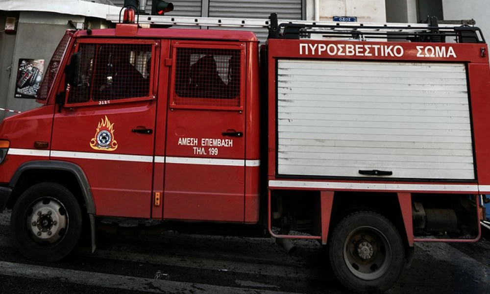 Συναγερμός στην Πυροσβεστική: Φωτιά σε τρίκυκλο όχημα στην Παραλιακή